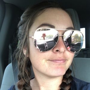 Meet your Posher, Alexis